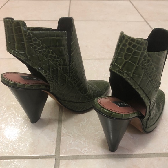 Authentic Derick Lam Classic Shoes - Picture 4 of 6